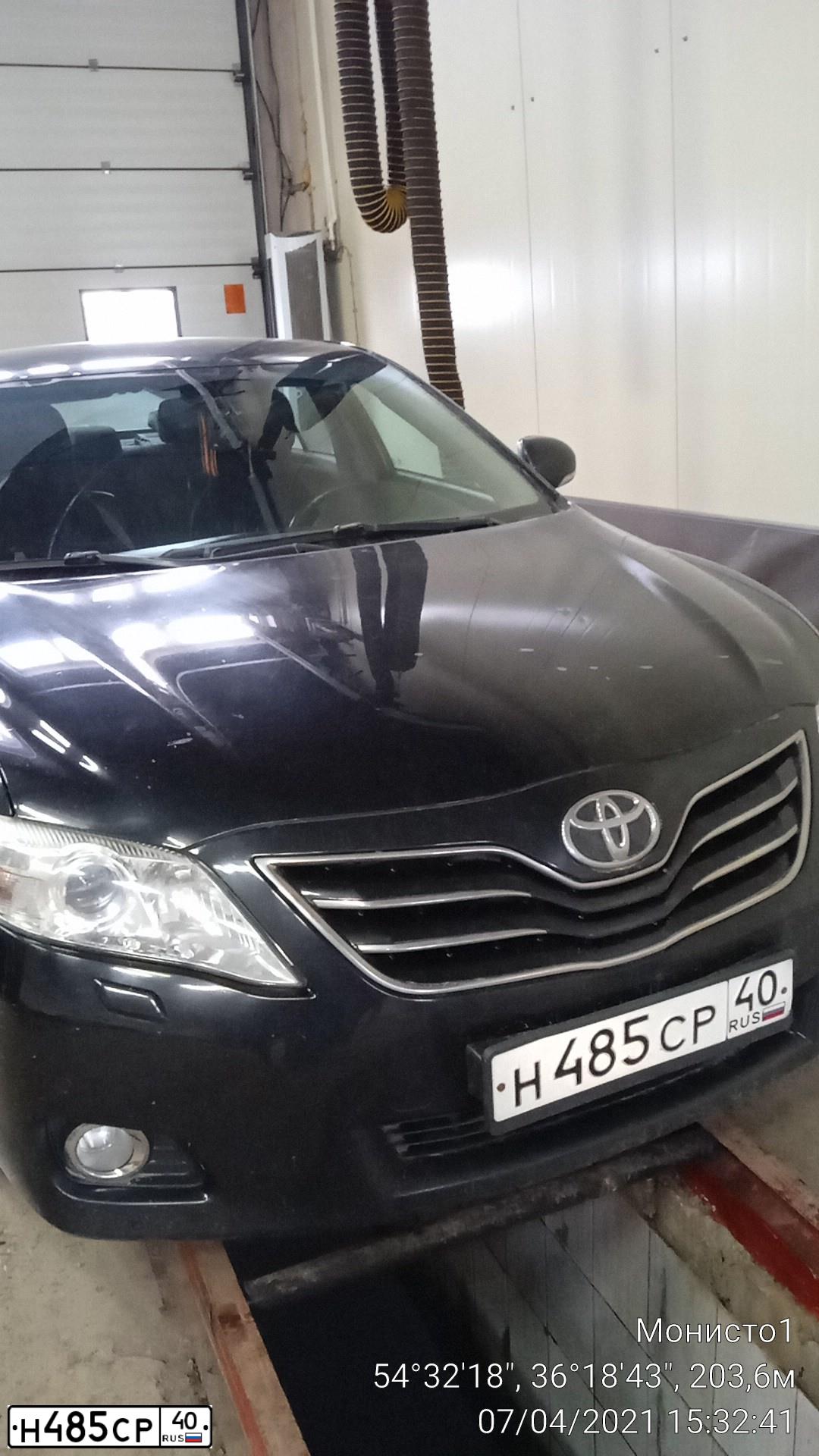 Фото автомобиля TOYOTA CAMRY, 2010 — госномер Н485СР40. Цвет: ЧЕРНЫЙ