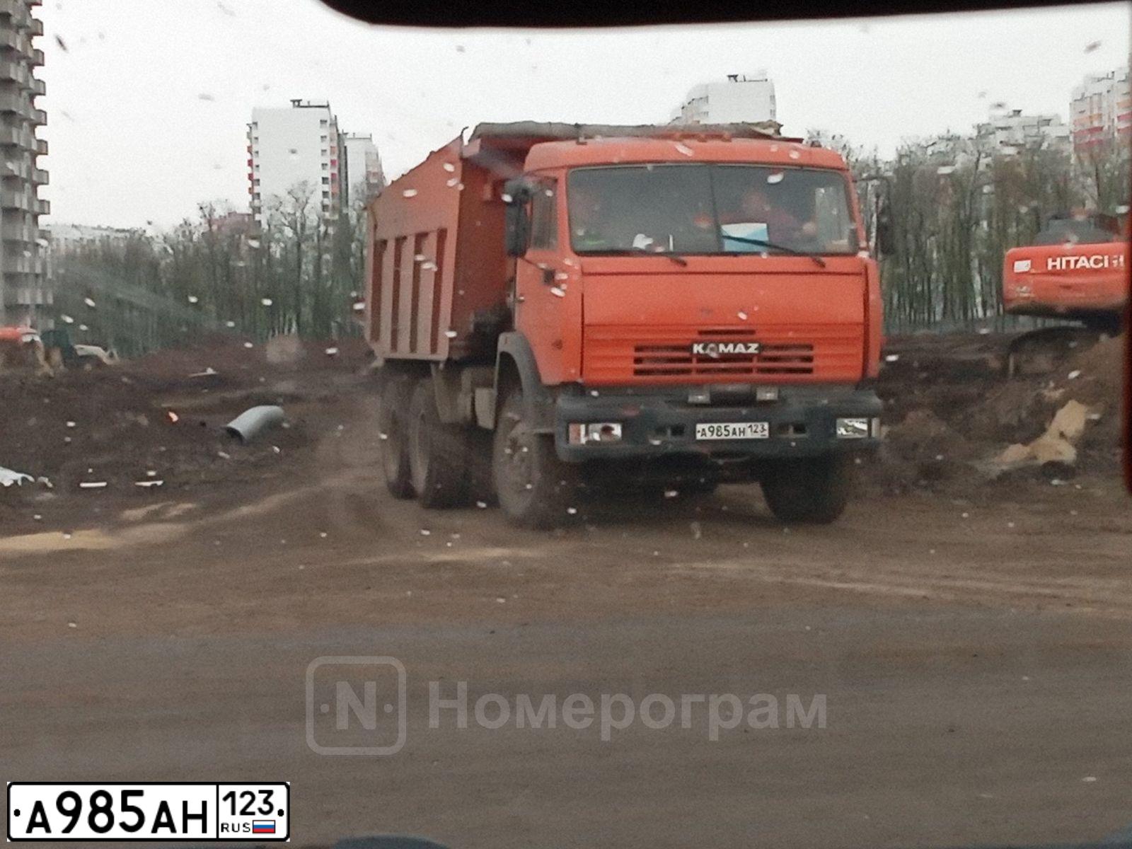 Фото автомобиля KAMAZ 65115 /6X4/, 2007 — госномер А985АН123. Цвет: ОРАНЖЕВЫЙ