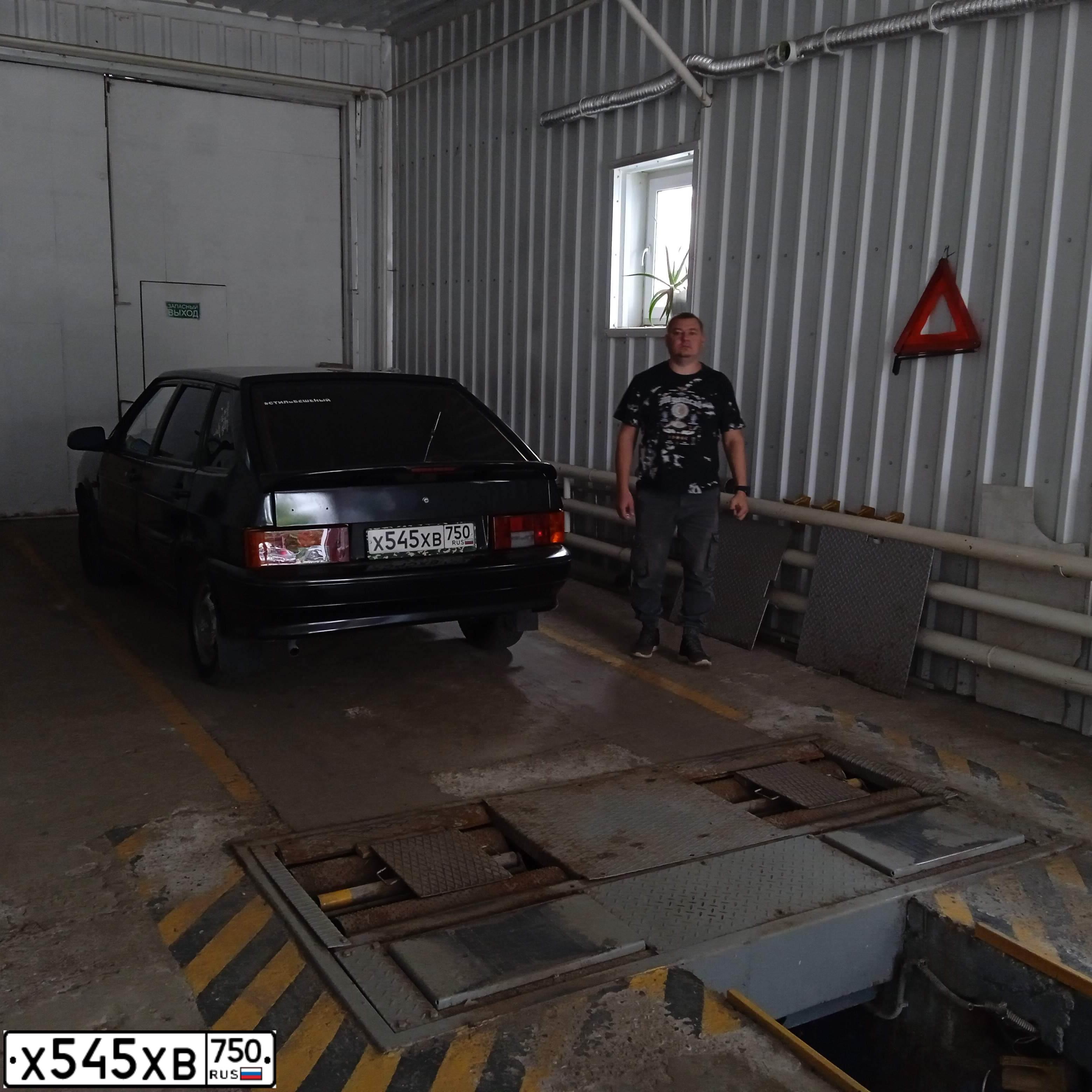 Фото автомобиля LADA 2114 SAMARA, 2006 — госномер Х545ХВ750. Цвет: Серебристо-темно-синий
