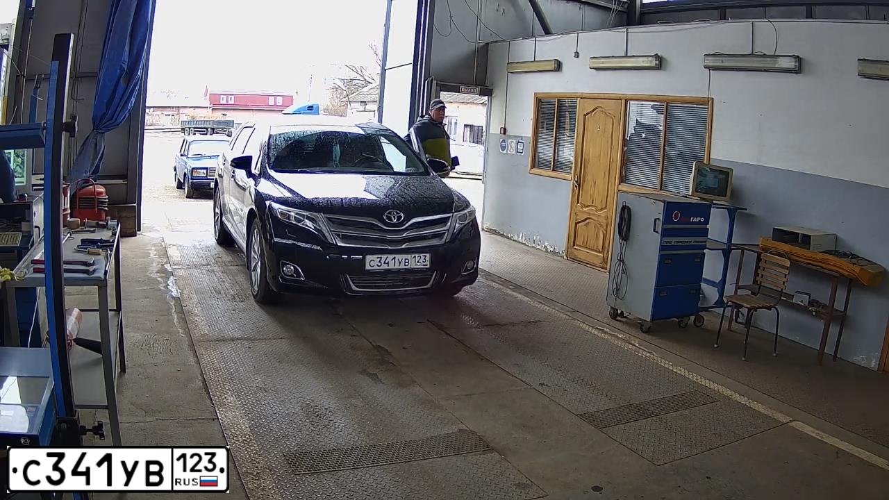Фото автомобиля TOYOTA VENZA, 2013 — госномер С341УВ123. Цвет: ЧЕРНЫЙ