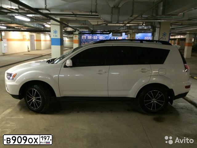 Фото автомобиля MITSUBISHI OUTLANDER, 2011 — госномер В909ОХ197. Цвет: БЕЛЫЙ
