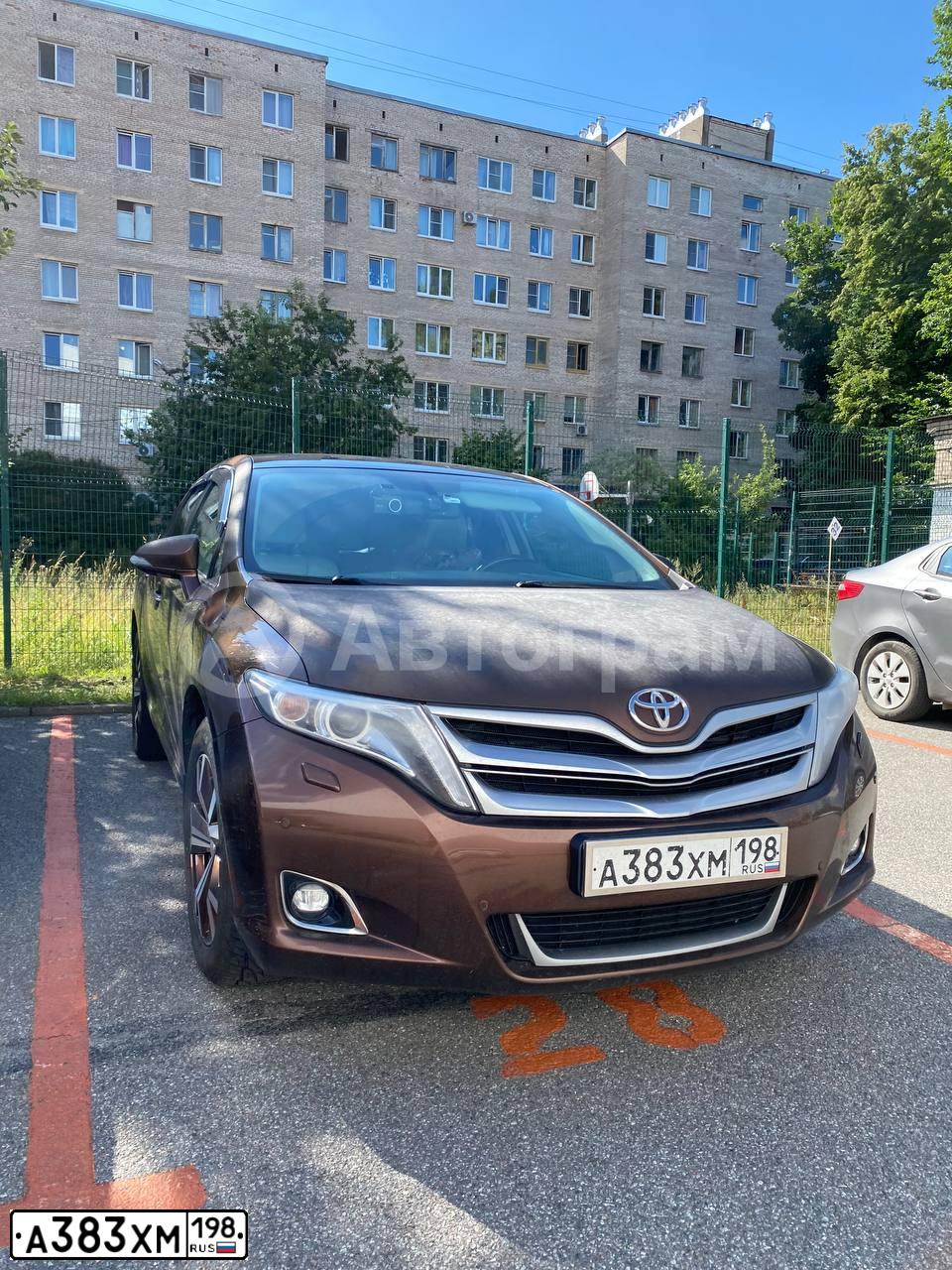 Фото автомобиля TOYOTA VENZA, 2013 — госномер О218КТ29. Цвет: ТЕМНО-КОРИЧНЕВЫЙ