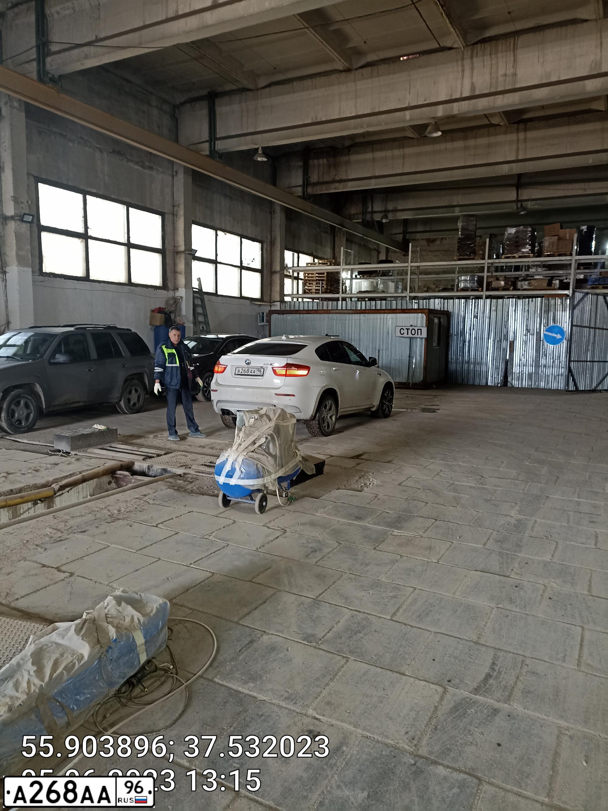 Фото автомобиля BMW X6, 2009 — госномер В292ТО125. Цвет: Белый