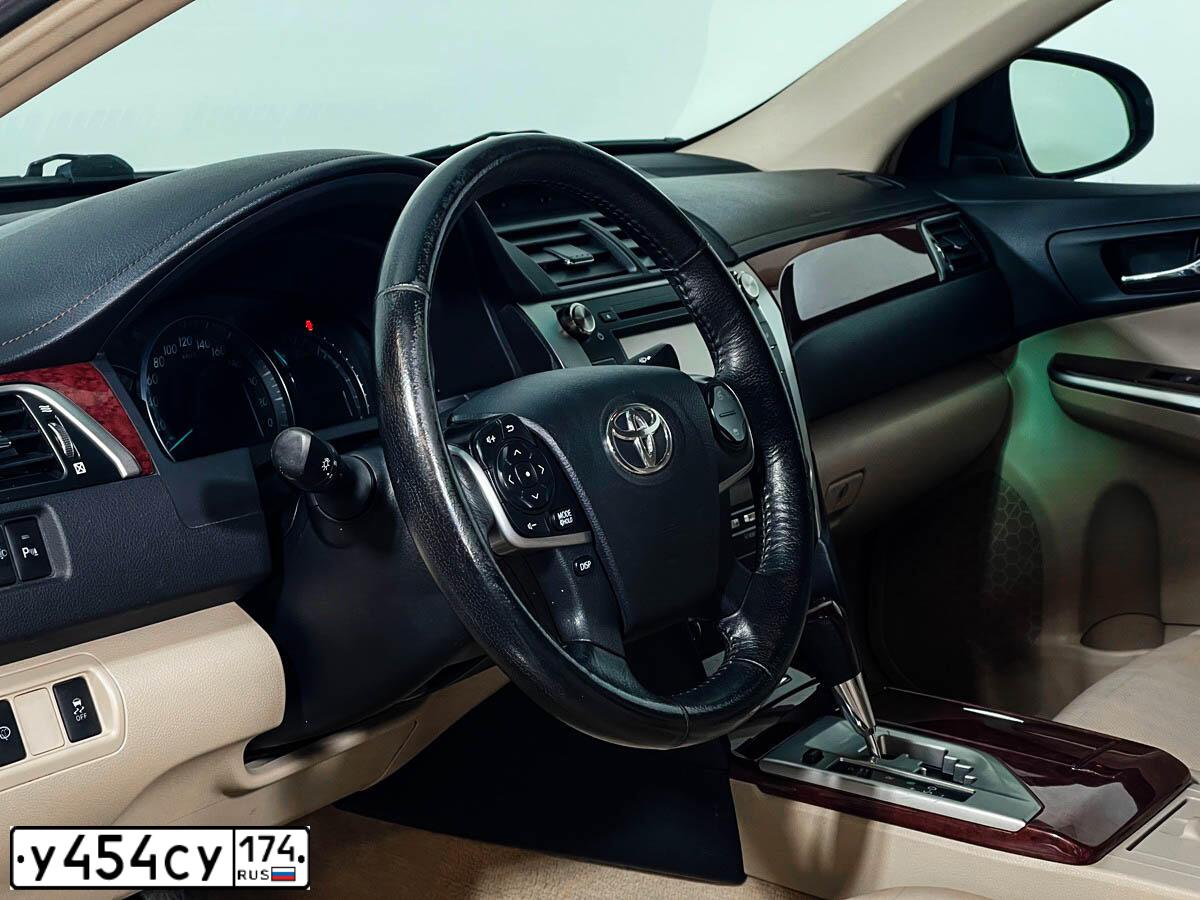 Фото автомобиля TOYOTA CAMRY, 2013 — госномер Е545ЕУ71. Цвет: Белый