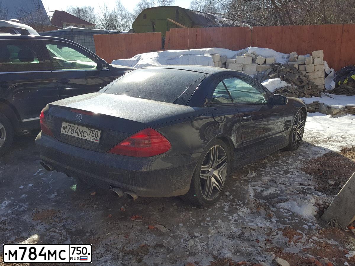 Фото автомобиля MERCEDES SL-KLASSE, 2002 — госномер О070ВЕ198. Цвет: синий