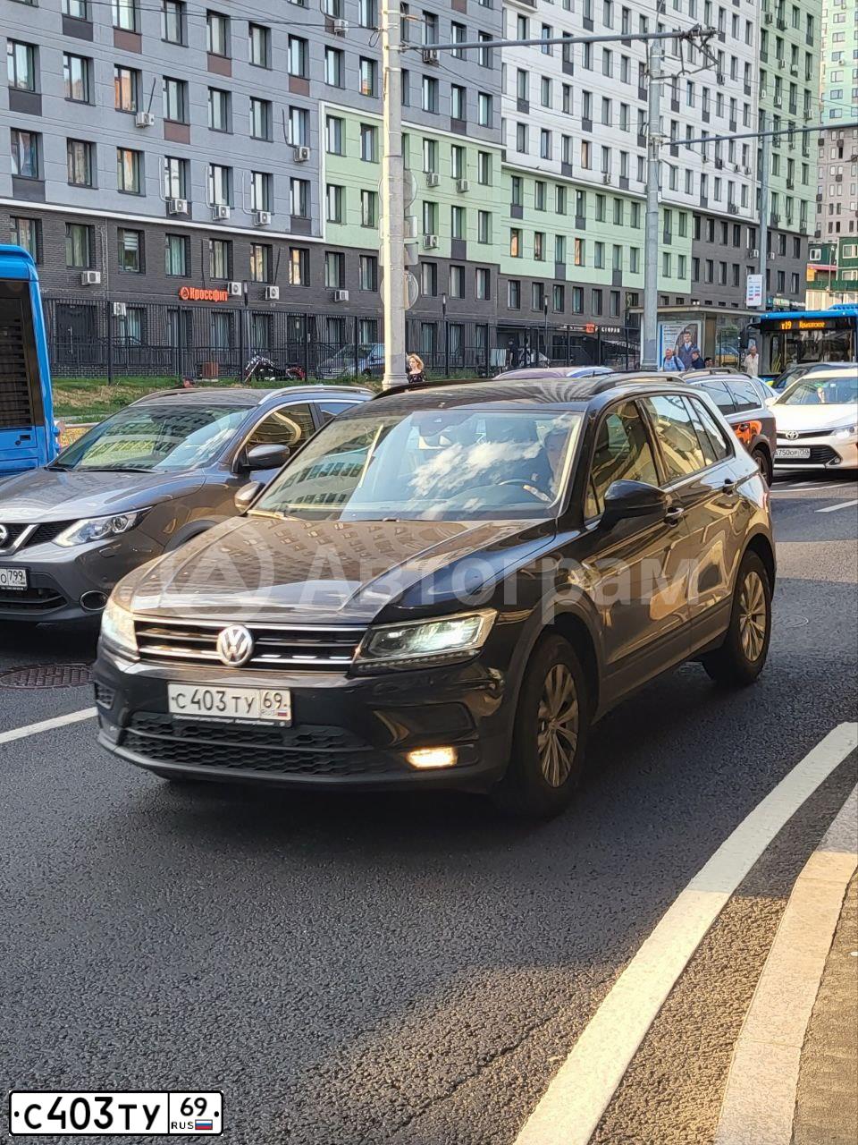 Фото автомобиля VOLKSWAGEN TIGUAN, 2020 — госномер С403ТУ69. Цвет: ЧЕРНЫЙ