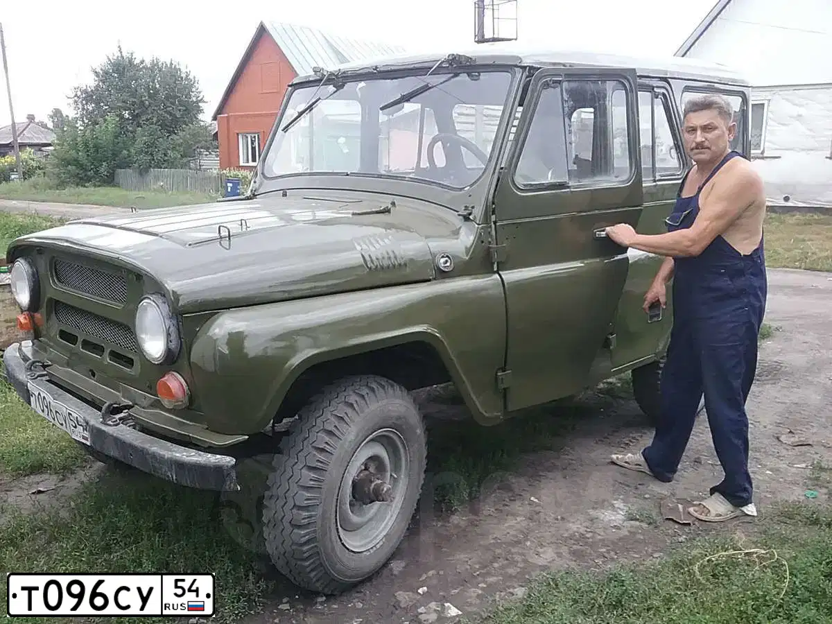 Фото автомобиля UAZ 3151 / HUNTER, 1994 — госномер Т096СУ54. Цвет: ЗЕЛЕНЫЙ
