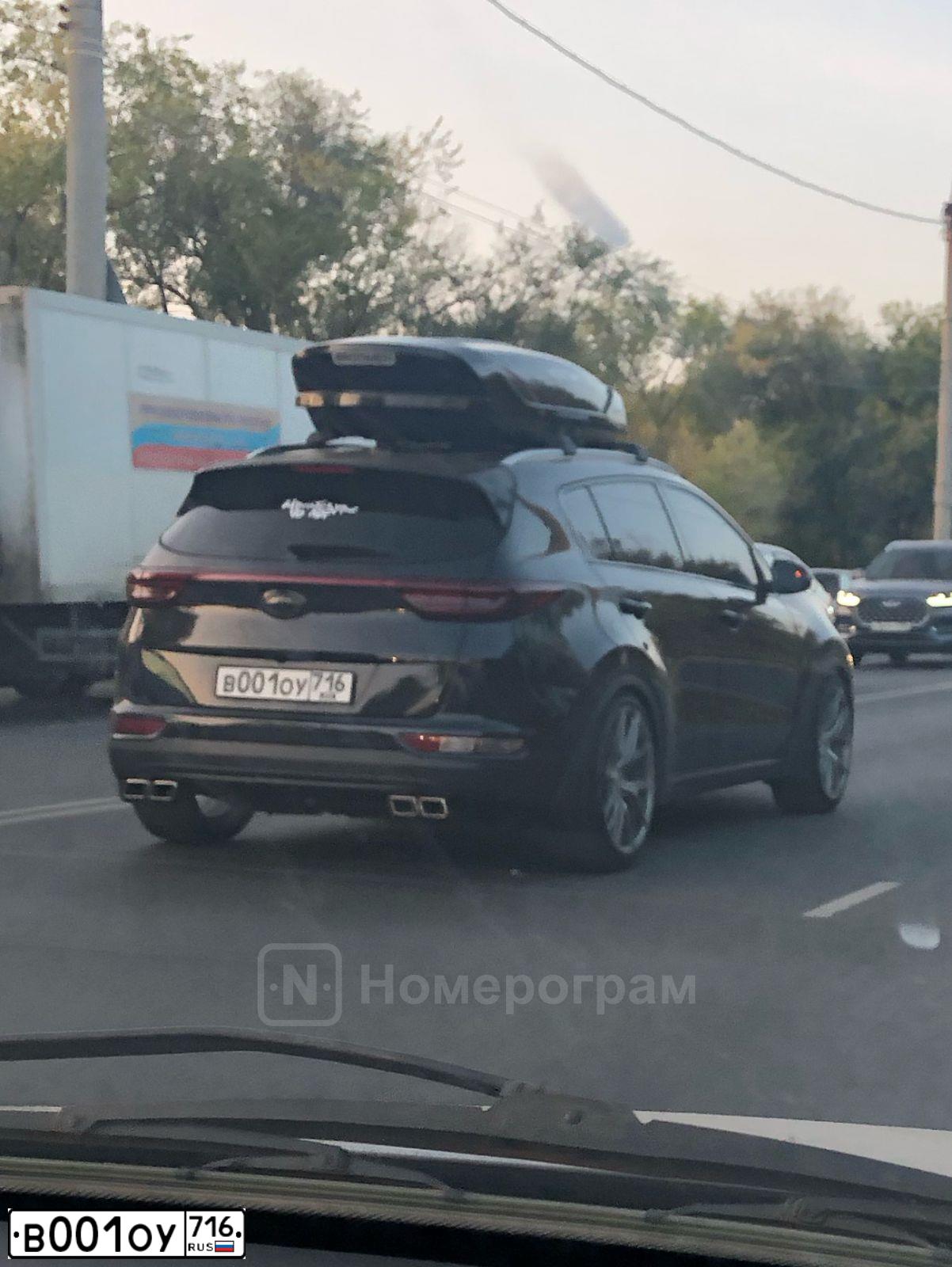 Фото автомобиля KIA SPORTAGE, 2017 — госномер В001ОУ716. Цвет: ЧЕРНЫЙ ПЕРЛАМУТ
