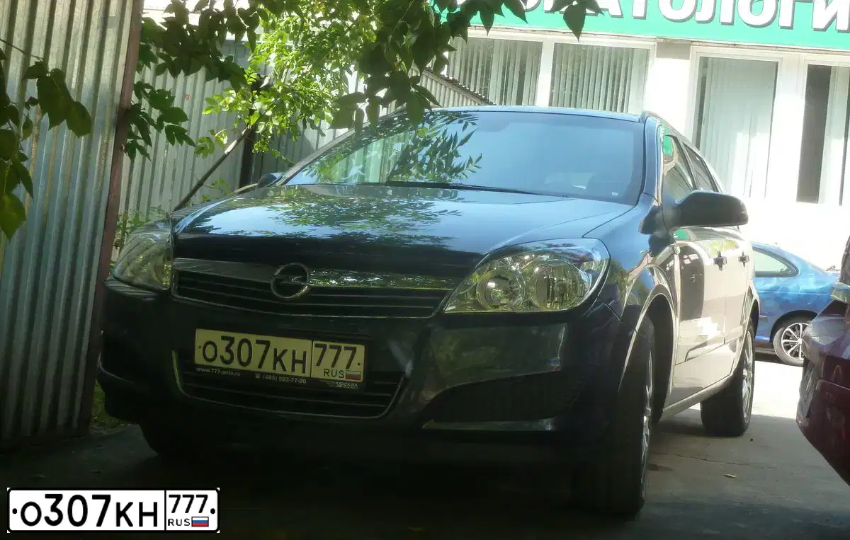 Фото автомобиля OPEL ASTRA, 2008 — госномер Р140НО199. Цвет: СИНИЙ ТЕМНЫЙ