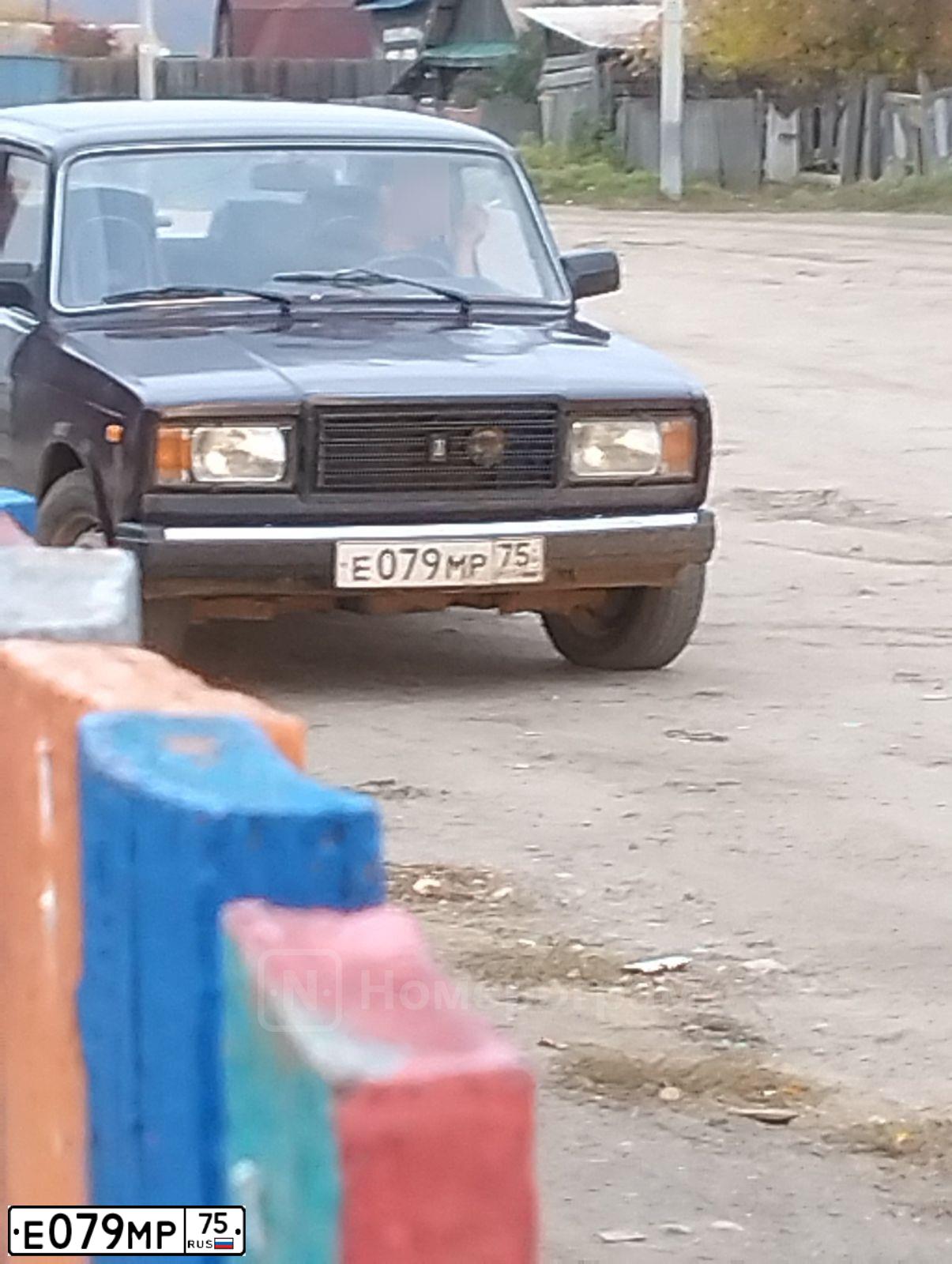 Фото автомобиля LADA 2107, 2008 — госномер Е079МР75. Цвет: ТЕМНО-КОРИЧНЕВЫЙ