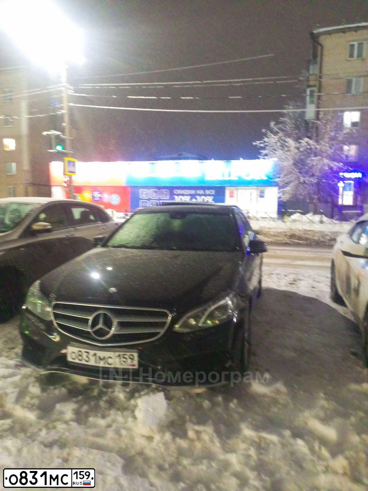 Фото автомобиля MERCEDES E-KLASSE, 2013 — госномер О546ОО159. Цвет: ЧЕРНЫЙ