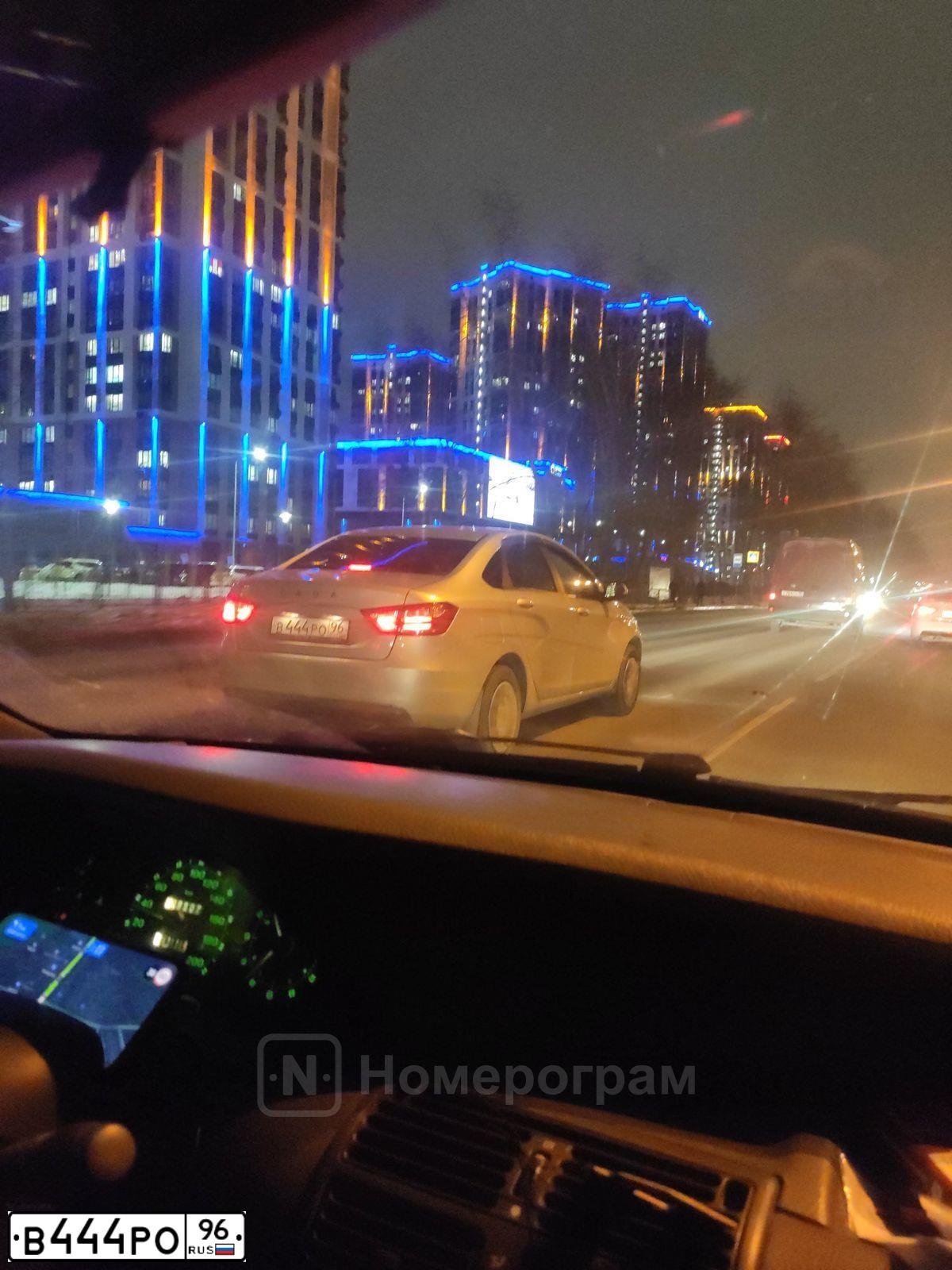 Фото автомобиля LADA 2190 GRANTA, 2012 — госномер В444РО96. Цвет: СЕРЕБРИСТЫЙ