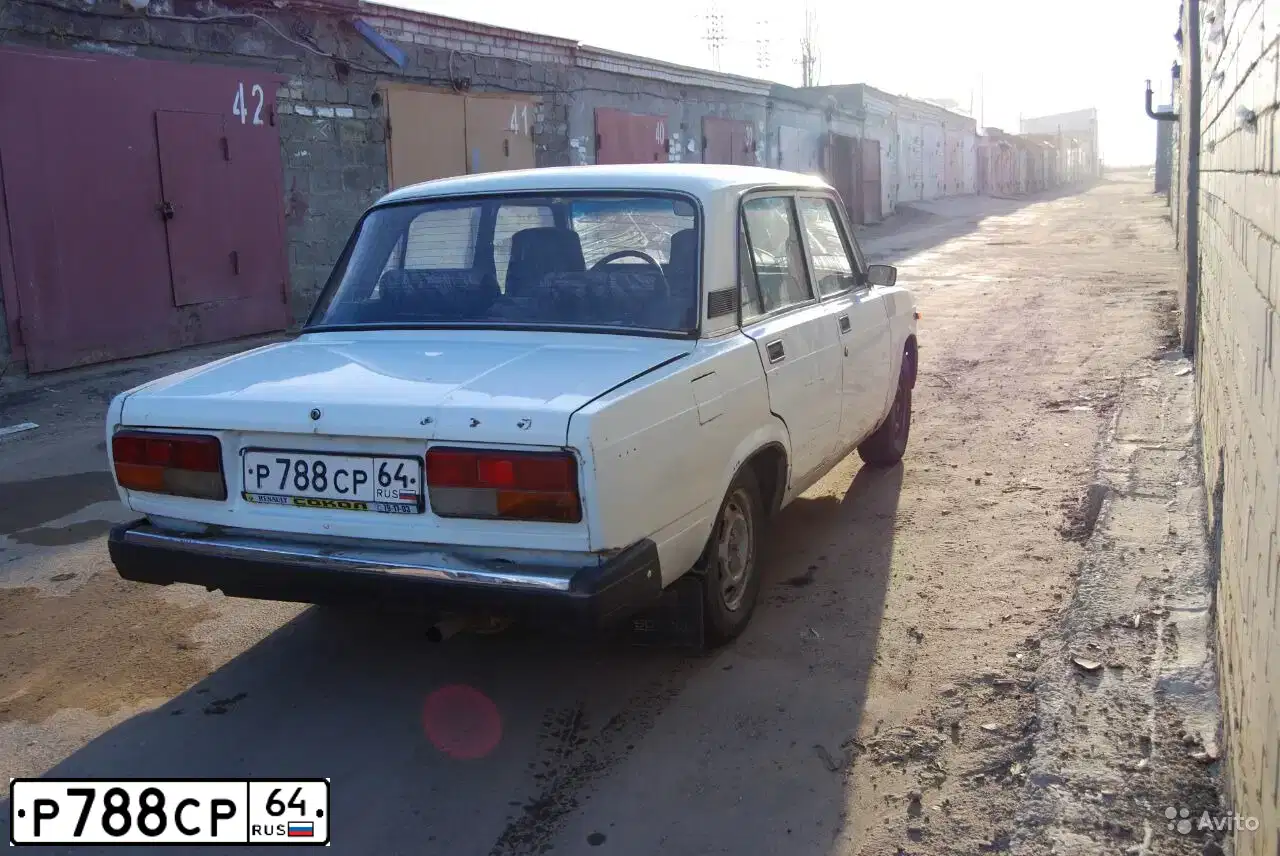 Фото автомобиля LADA 2107, 2001 — госномер У783ЕЕ64. Цвет: БЕЛО БЕЖЕВЫЙ