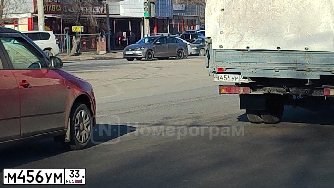 Фото автомобиля NISSAN ALMERA, 2010 — госномер М456УМ33. Цвет: ЧЕРНЫЙ