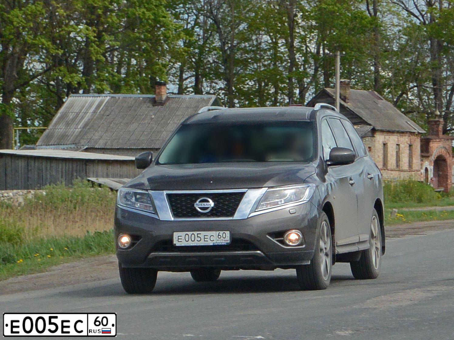 Фото автомобиля KIA SORENTO, 2010 — госномер Е005ЕС60. Цвет: Коричневый
