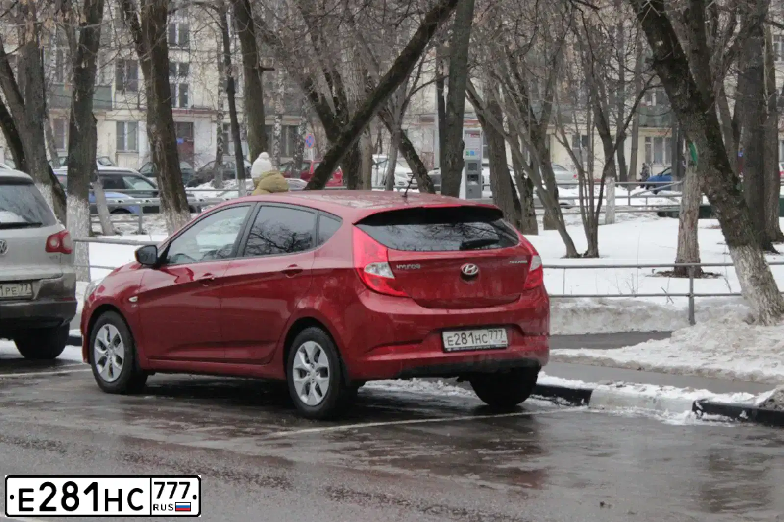 Фото автомобиля HYUNDAI SOLARIS, 2015 — госномер О889КС48. Цвет: КРАСНЫЙ ГРАНАТ
