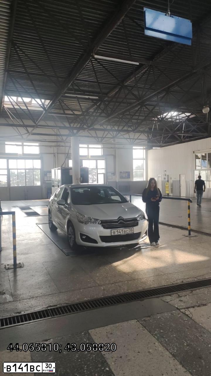 Фото автомобиля CITROEN C4, 2013 — госномер В141ВС30. Цвет: БЕЛЫЙ