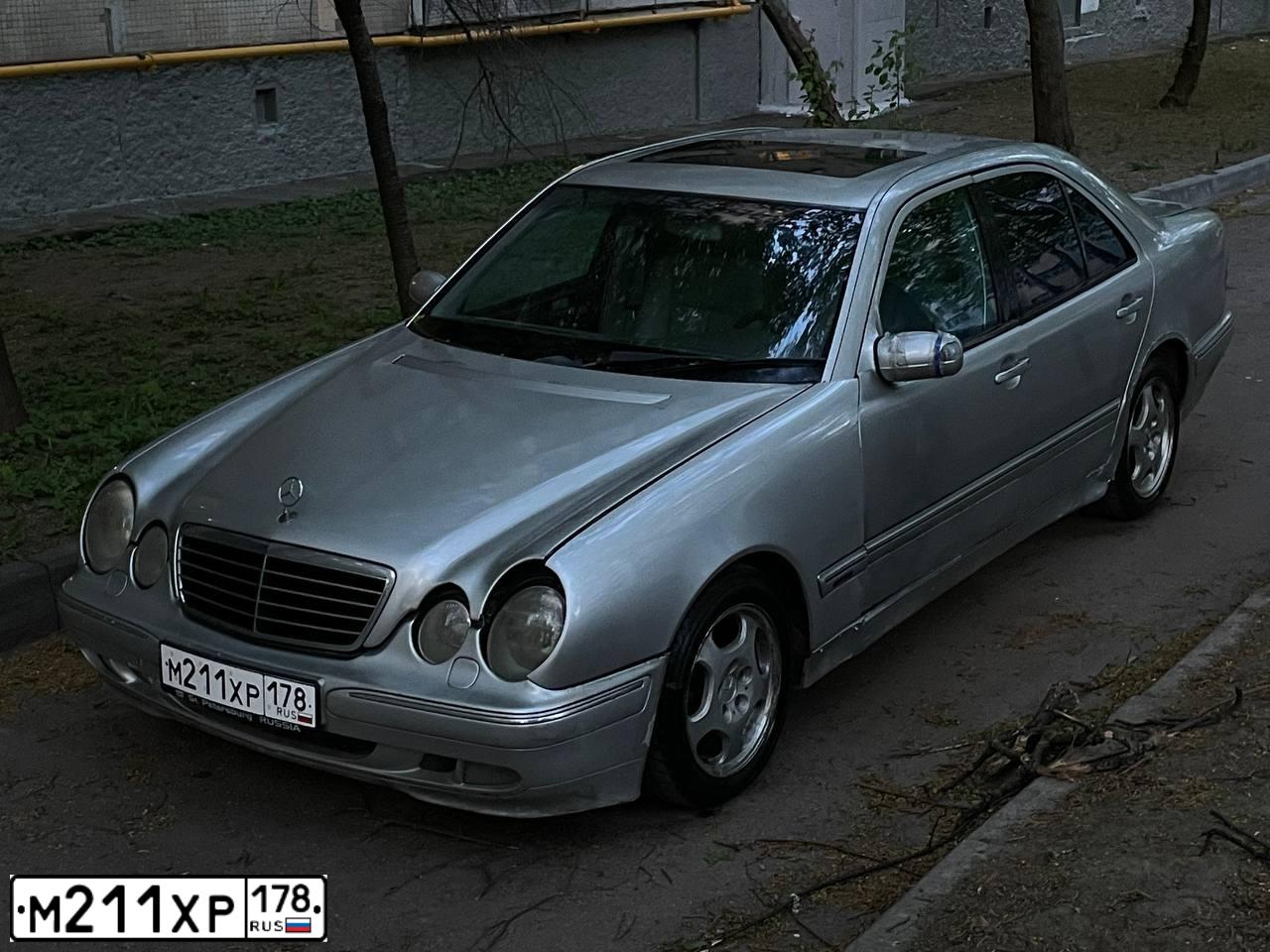 Фото автомобиля MERCEDES E-KLASSE, 2000 — госномер М211ХР178. Цвет: СЕРЕБРИСТЫЙ