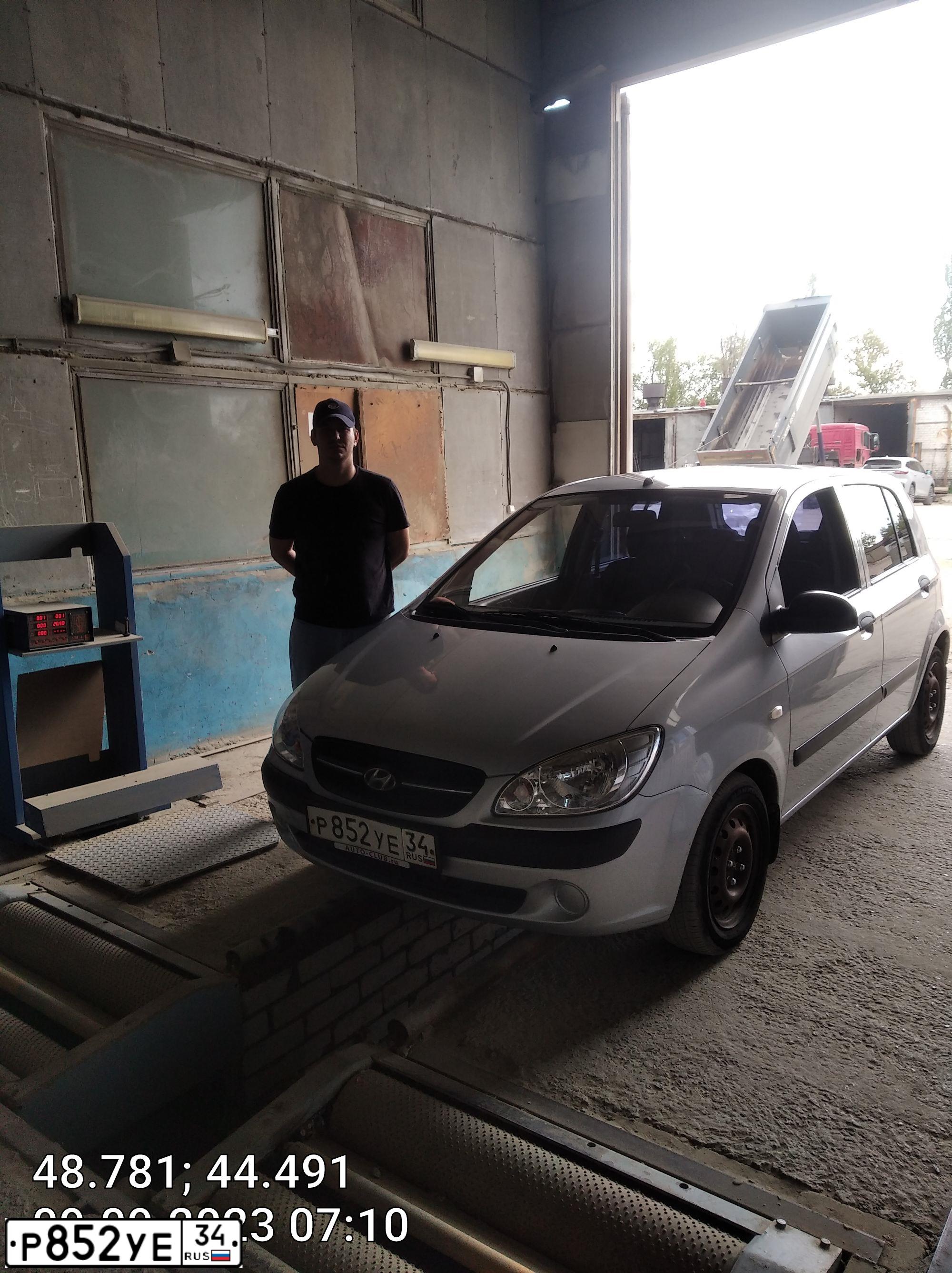 Фото автомобиля HYUNDAI  GETZ GL 1.4, 2010 — госномер М687УВ134. Цвет: СЕРЕБРИСТЫЙ