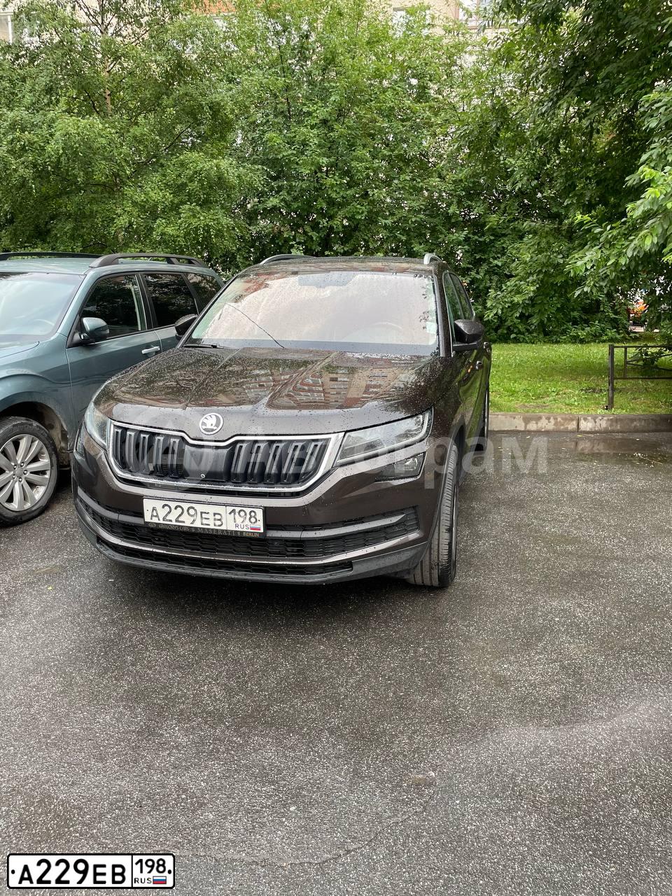 Фото автомобиля SKODA KODIAQ, 2018 — госномер А229ЕВ198. Цвет: Коричневый