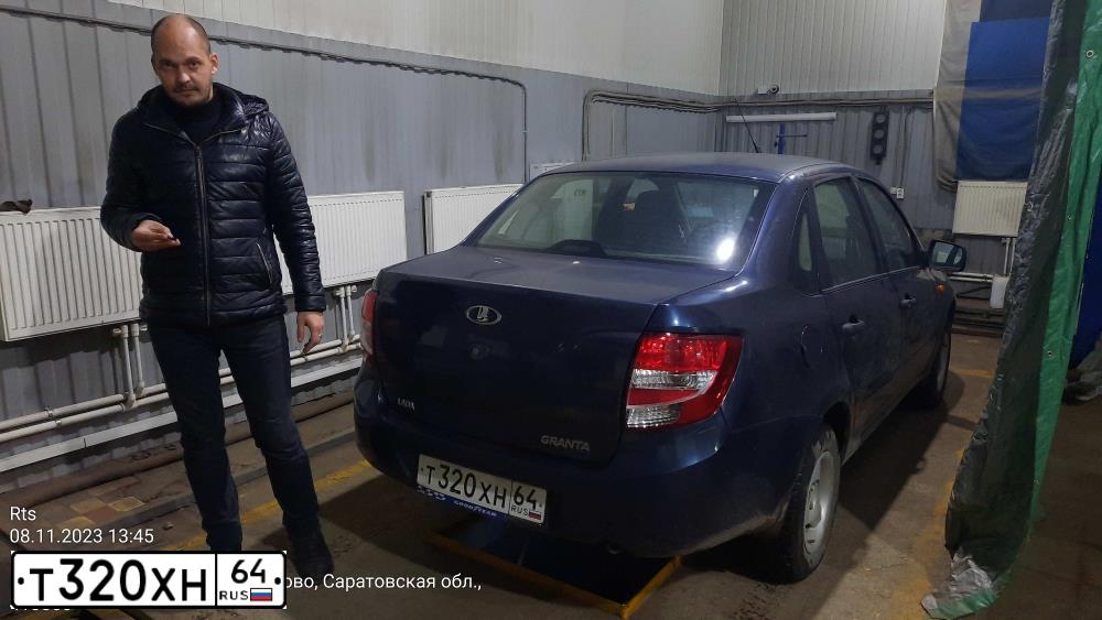 Фото автомобиля LADA 2190 GRANTA, 2014 — госномер Т320ХН64. Цвет: Серо-Синий