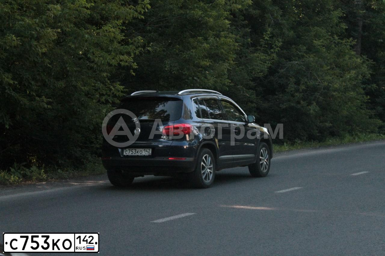 Фото автомобиля VOLKSWAGEN TIGUAN, 2012 — госномер С753КО142. Цвет: СИНИЙ