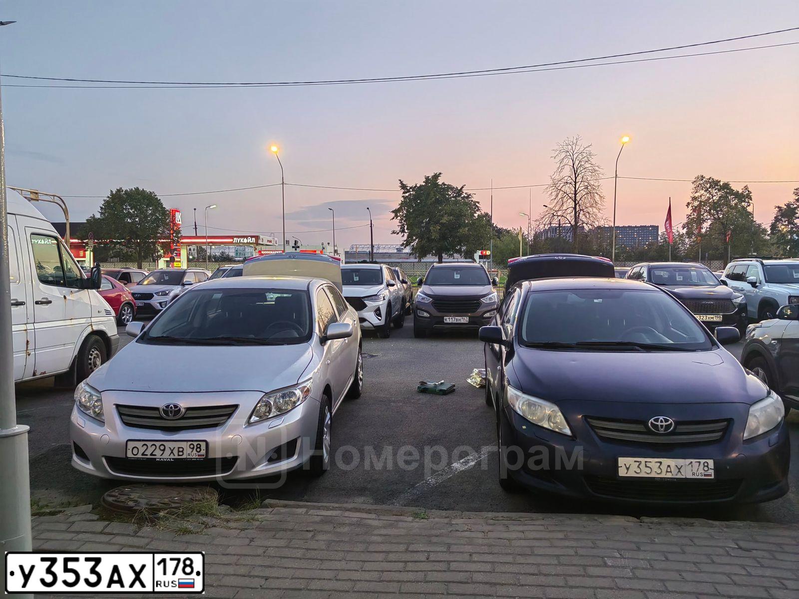 Фото автомобиля TOYOTA COROLLA, 2008 — госномер У353АХ178. Цвет: ТЕМНО-СИНИЙ