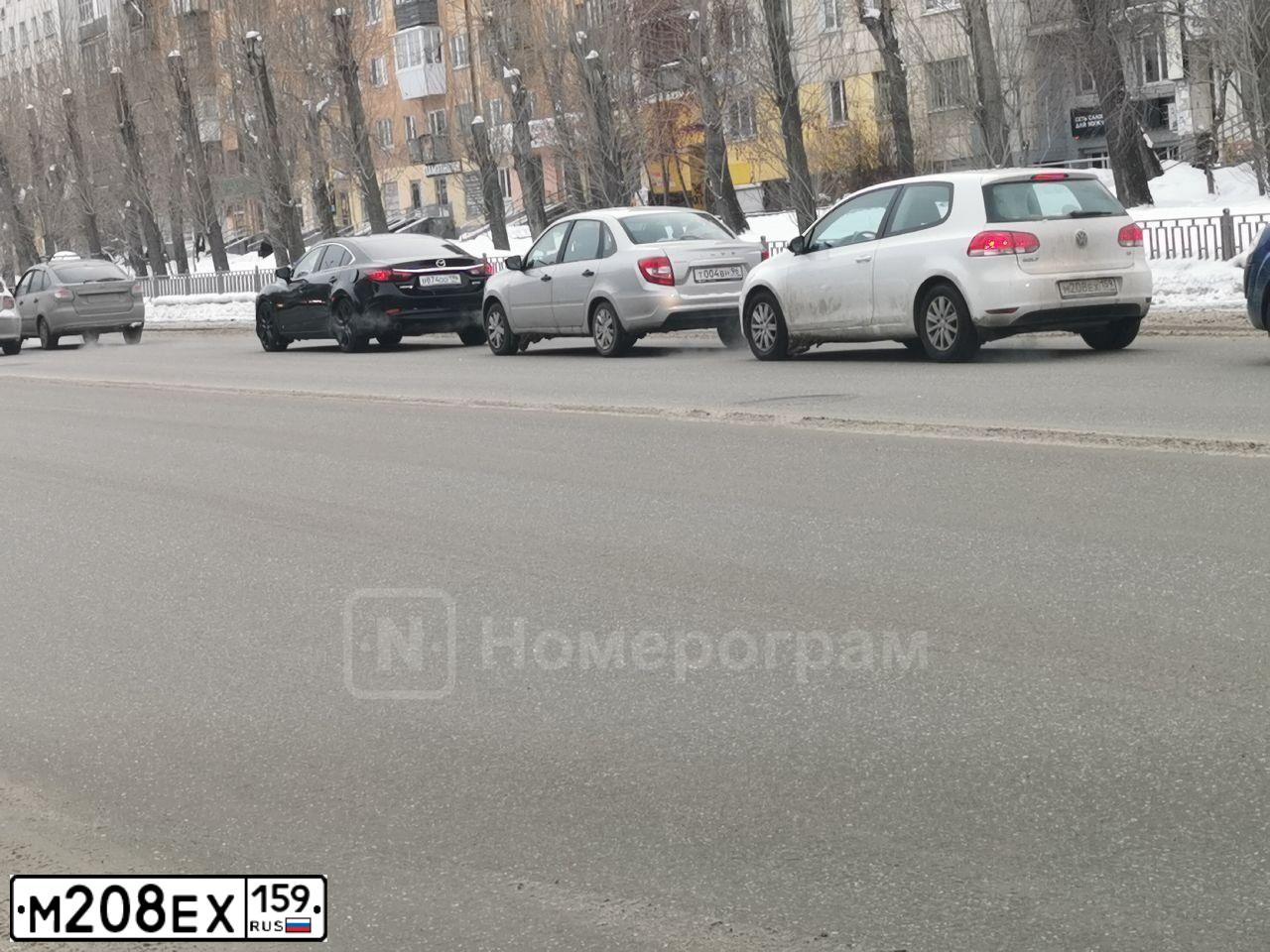 Фото автомобиля VOLKSWAGEN GOLF, 2010 — госномер К758КС186. Цвет: БЕЛЫЙ