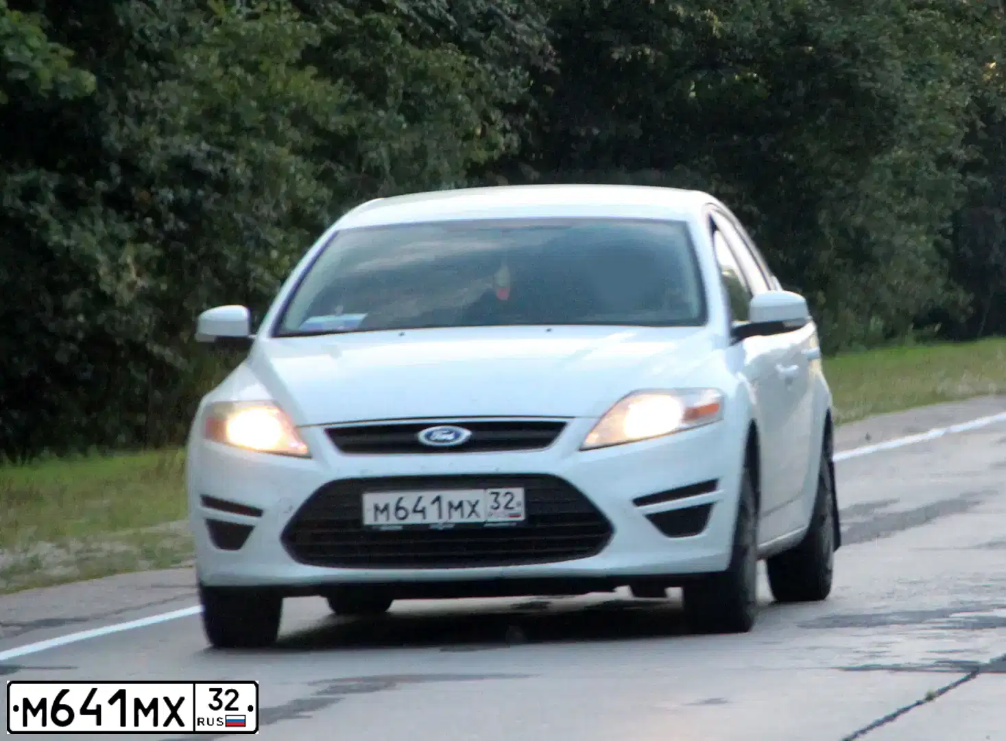 Фото автомобиля FORD MONDEO, 2012 — госномер М641МХ32. Цвет: Белый