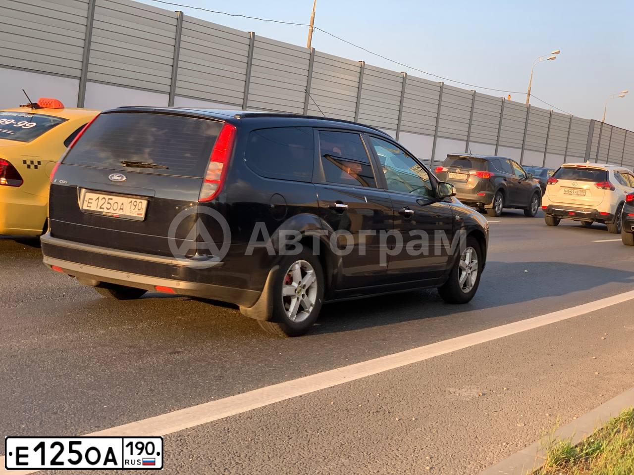 Фото автомобиля FORD FOCUS, 2007 — госномер Е125ОА190. Цвет: СИНИЙ ТЕМНЫЙ