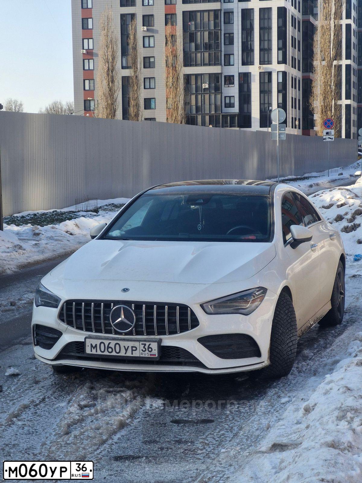 Фото автомобиля KIA RIO, 2012 — госномер М060УР36. Цвет: БЕЖЕВЫЙ
