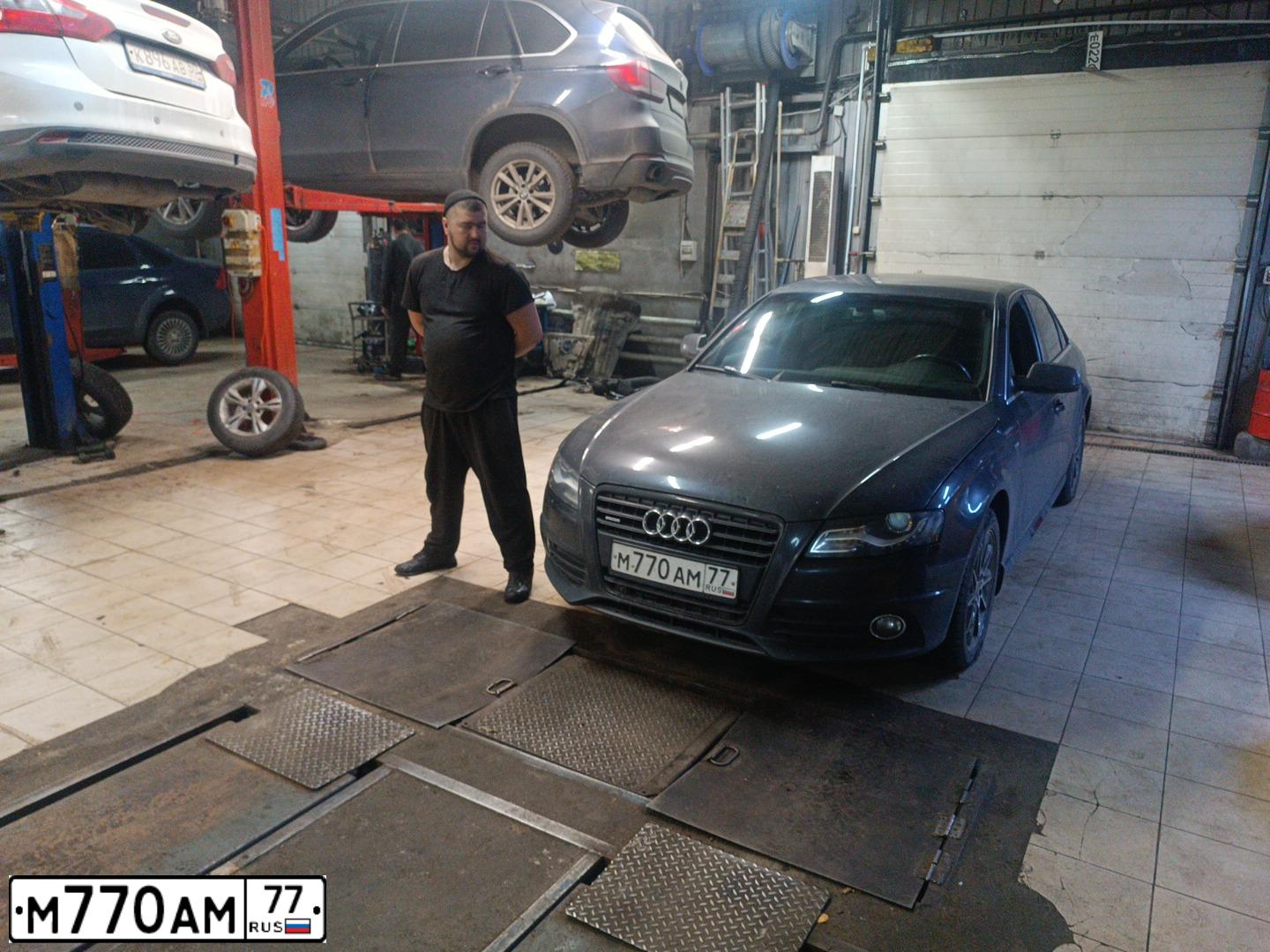 Фото автомобиля AUDI A4, 2011 — госномер М770АМ77. Цвет: ЧЕРНЫЙ