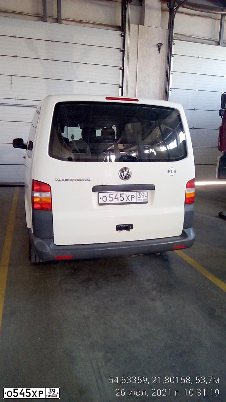 Фото автомобиля VOLKSWAGEN TRANSPORTER, 2008 — госномер О454ХР39. Цвет: БЕЛЫЙ