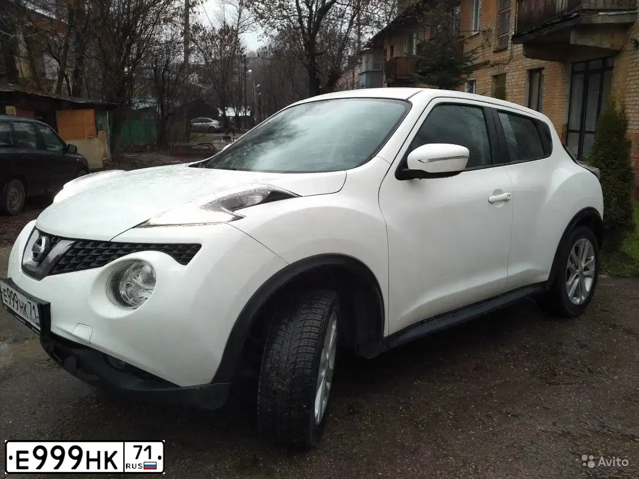 Фото автомобиля NISSAN JUKE, 2011 — госномер Р841СА71. Цвет: БЕЛЫЙ
