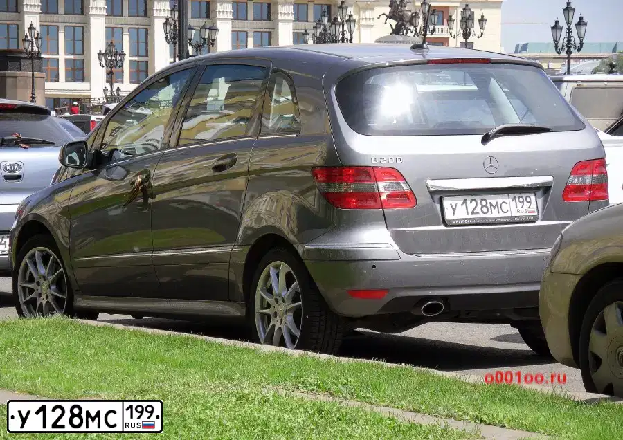 Фото автомобиля MERCEDES B-KLASSE, 2008 — госномер У128МС199. Цвет: СЕРЫЙ