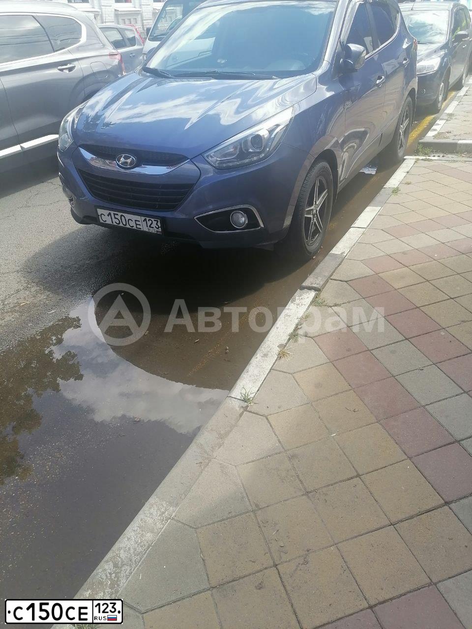 Фото автомобиля HYUNDAI IX35, 2015 — госномер Р686МВ64. Цвет: синий