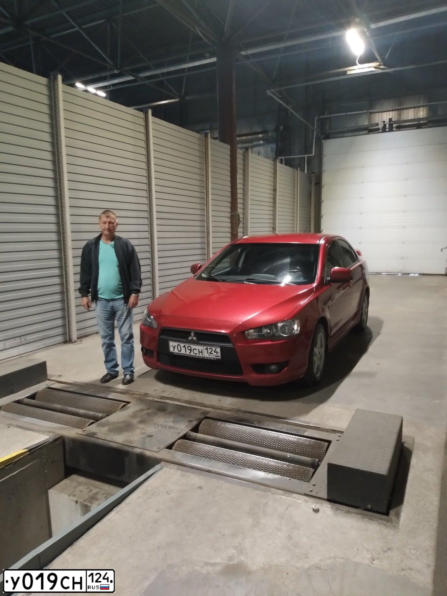 Фото автомобиля MITSUBISHI LANCER, 2007 — госномер Р033АМ154. Цвет: Красный