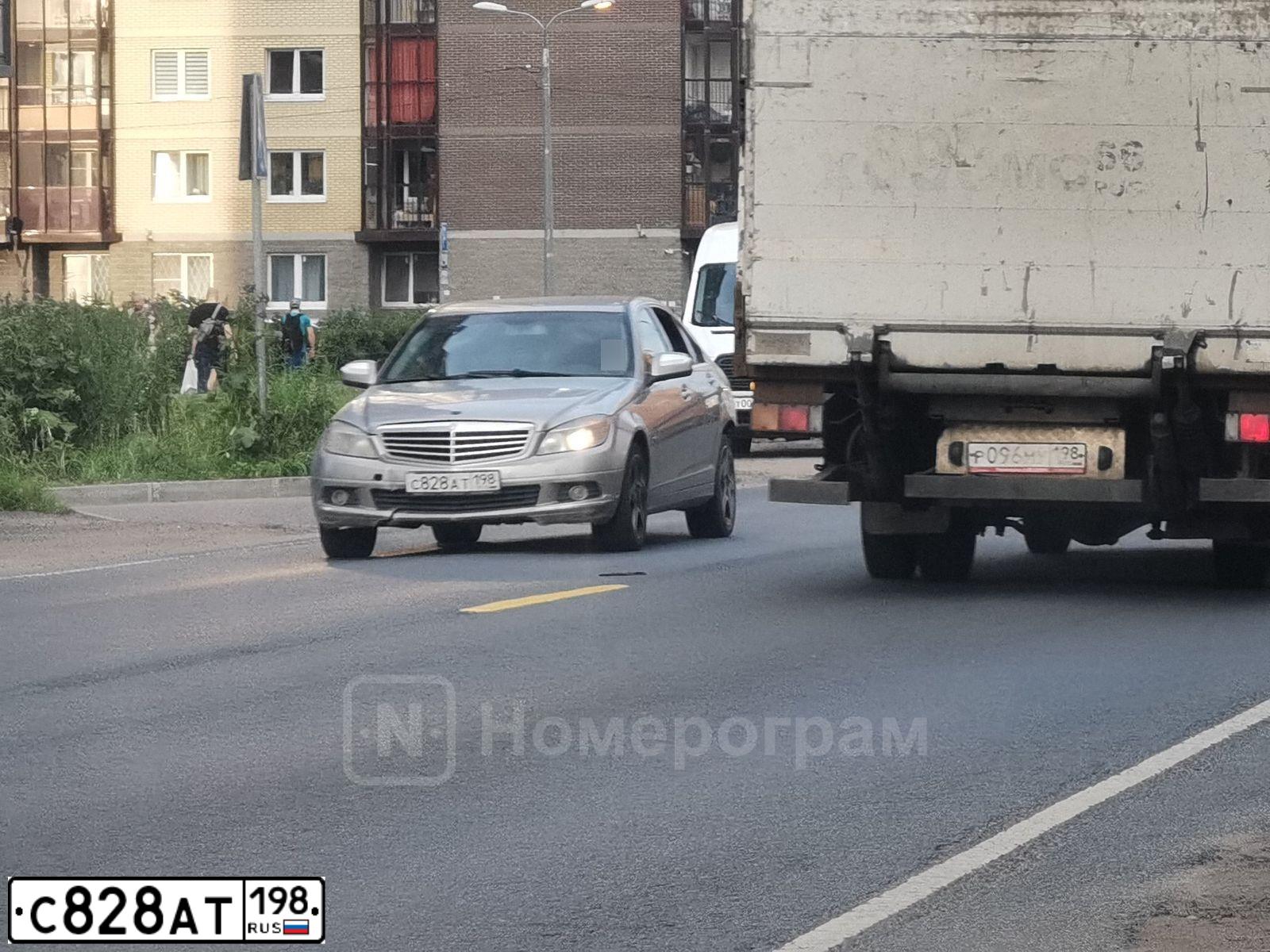 Фото автомобиля MERCEDES C-KLASSE, 2007 — госномер С828АТ198. Цвет: СЕРО-БЕЖЕВЫЙ
