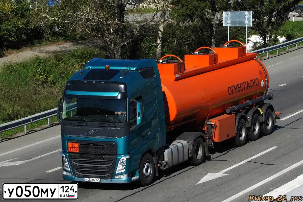 Фото автомобиля VOLVO SERIE FH /4X2/, 2013 — госномер Т411СА05. Цвет: ЗЕЛЕНЫЙ