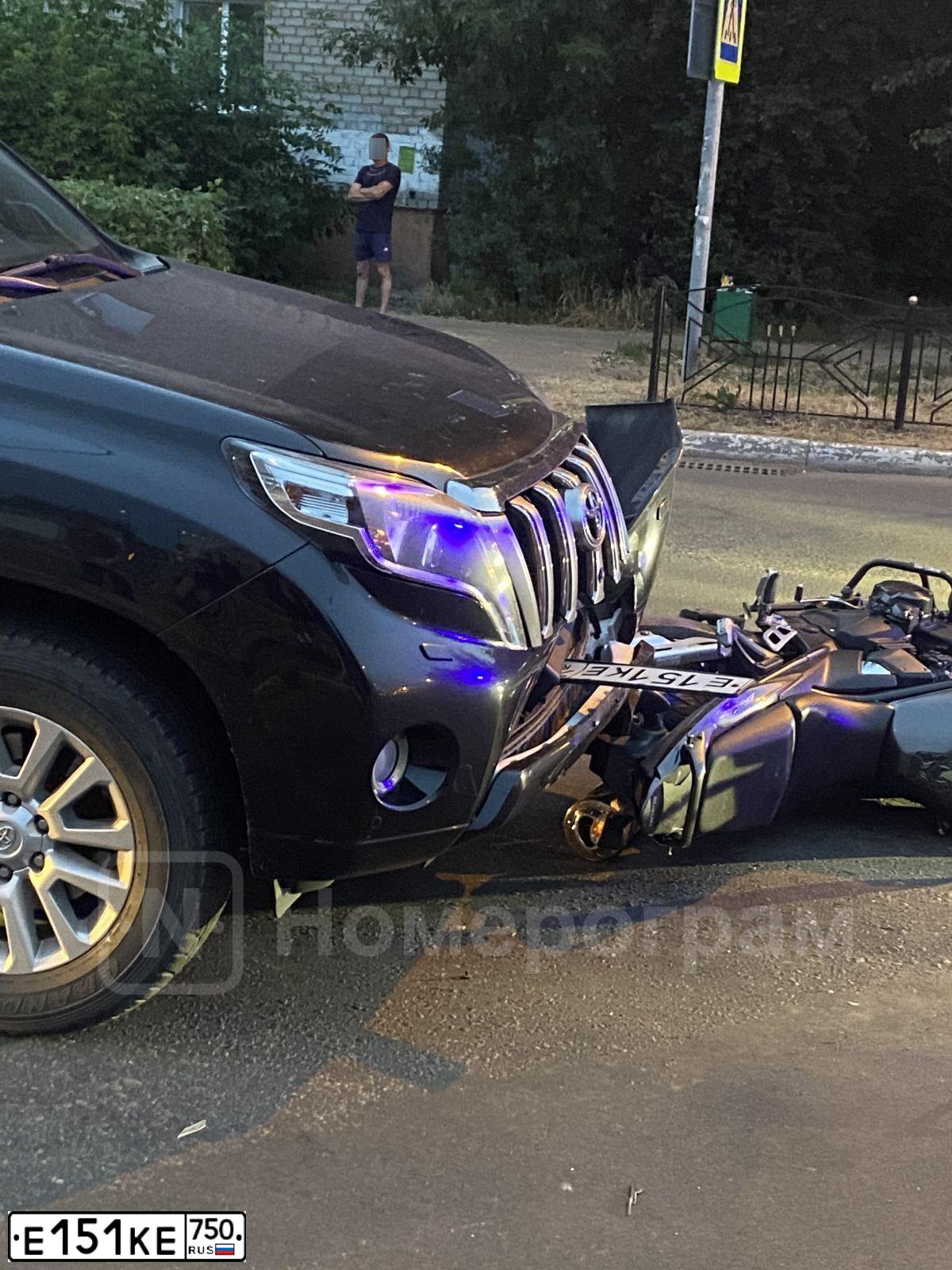 Фото автомобиля TOYOTA LANDCRUISER, 2014 — госномер Е151КЕ750. Цвет: ЧЕРНЫЙ