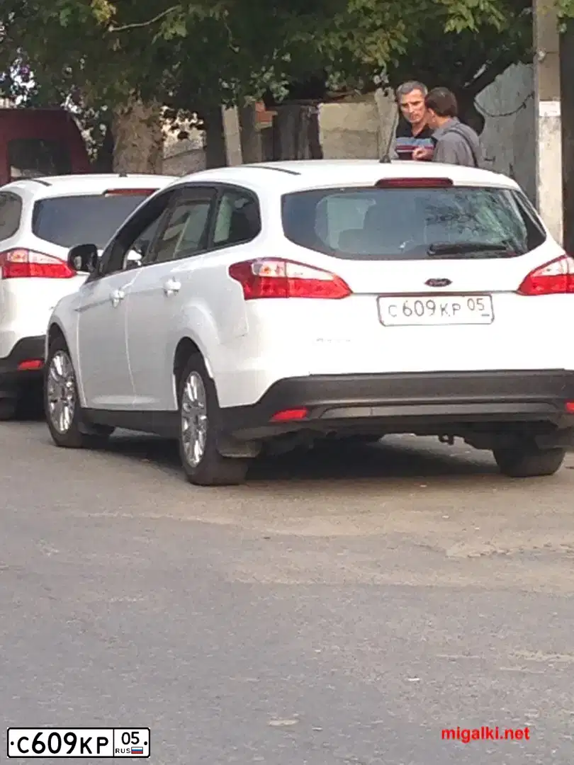 Фото автомобиля FORD FOCUS, 2012 — госномер С609КР05. Цвет: Белый