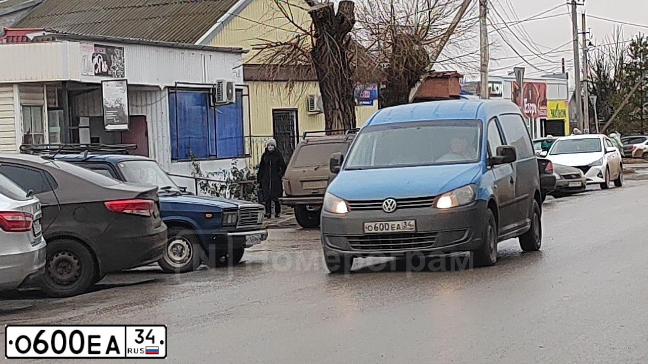 Фото автомобиля LADA 2110, 2004 — госномер С170РЕ34. Цвет: ЗОЛОТИСТЫЙ ТЕМНО-ЗЕЛЕНЫЙ