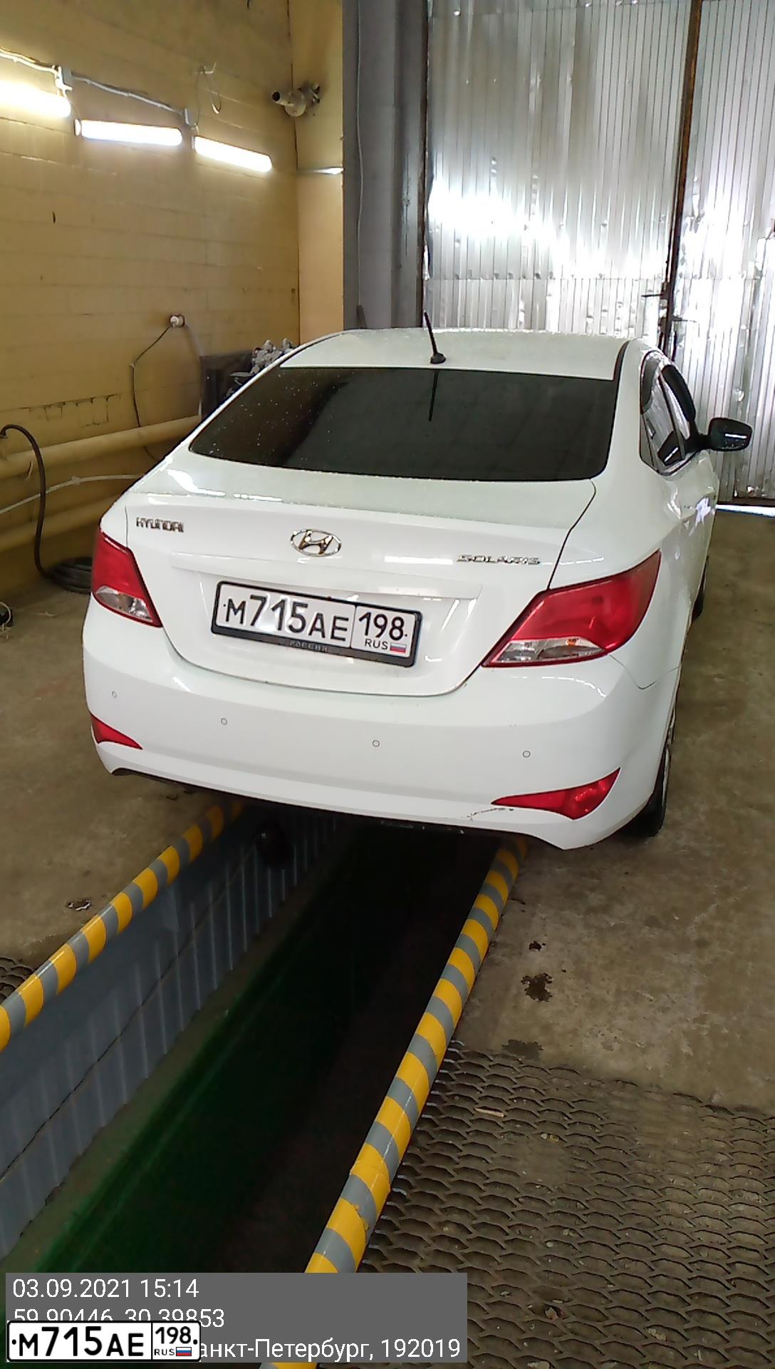 Фото автомобиля HYUNDAI SOLARIS, 2015 — госномер Е800НА147. Цвет: Белый
