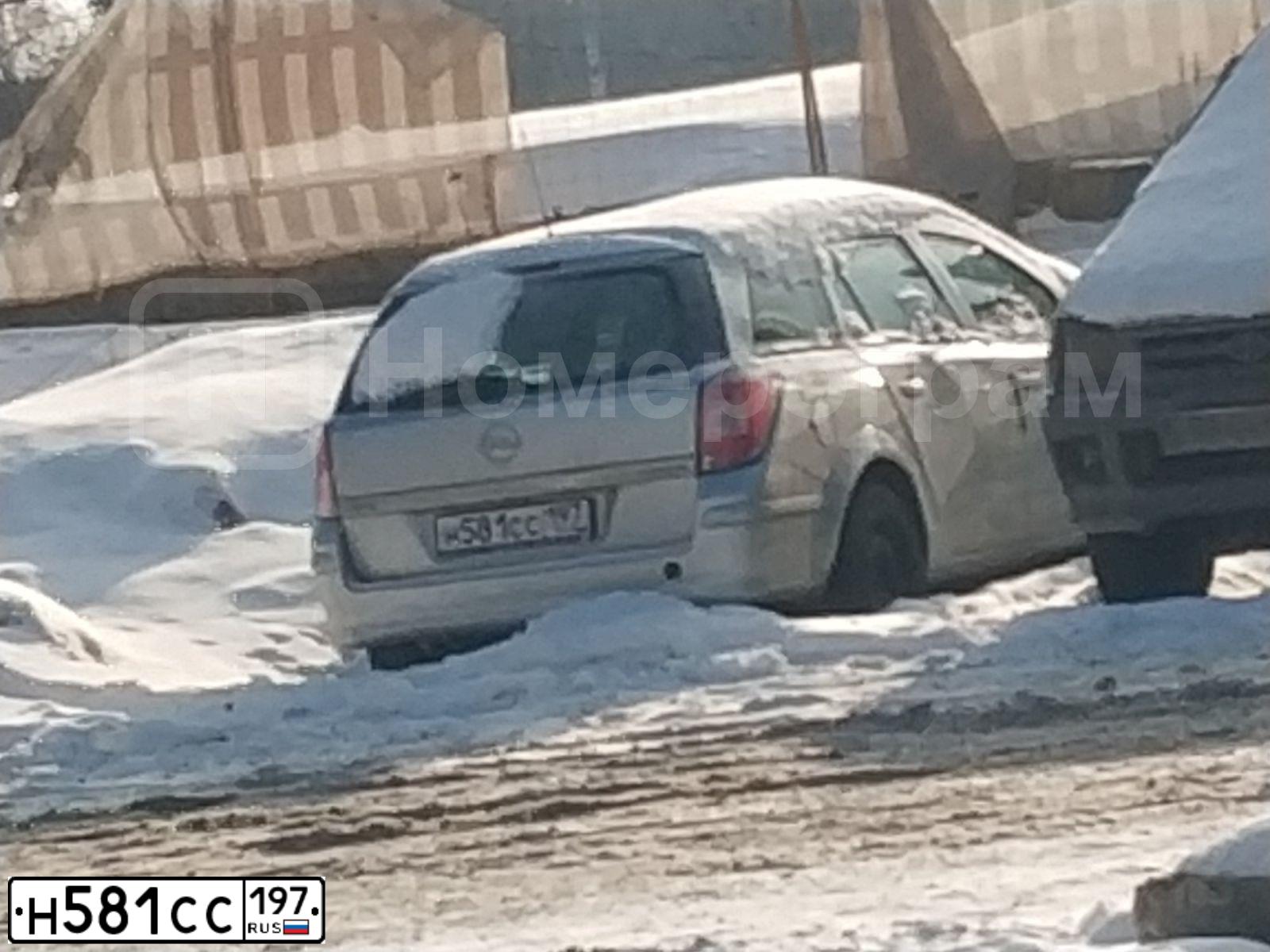 Фото автомобиля OPEL ASTRA, 2011 — госномер Н581СС197. Цвет: Серебристый