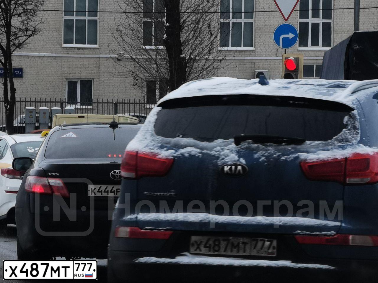 Фото автомобиля KIA SPORTAGE, 2014 — госномер Х487МТ777. Цвет: СИНИЙ