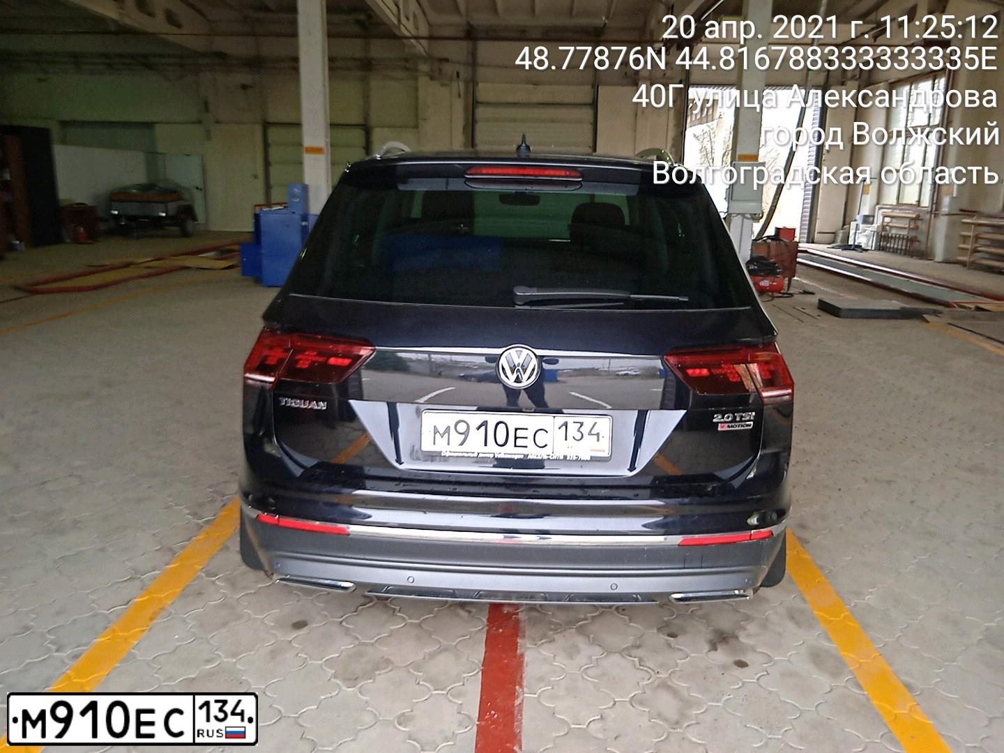 Фото автомобиля VOLKSWAGEN TIGUAN, 2017 — госномер О426КО178. Цвет: ЧЕРНЫЙ