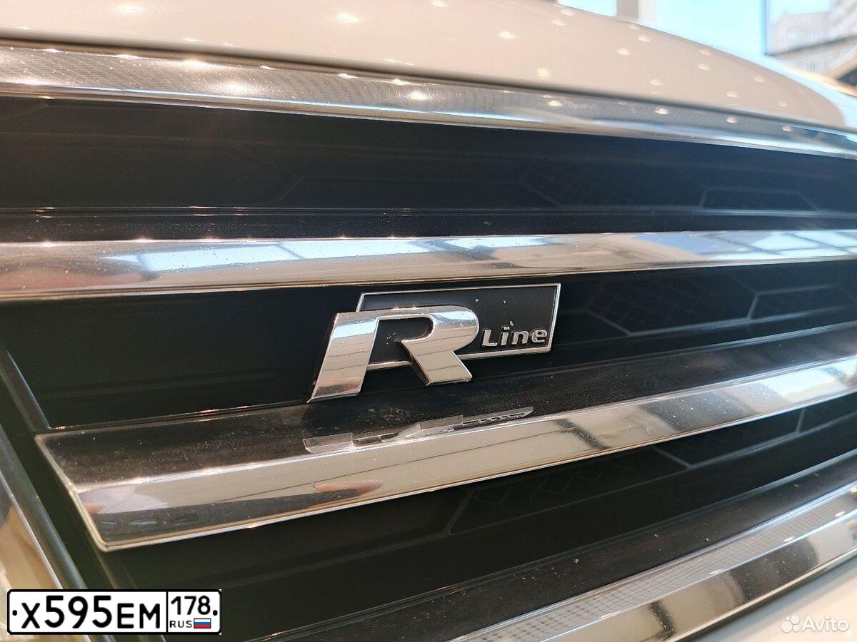 Фото автомобиля VOLKSWAGEN TOUAREG, 2017 — госномер Х595ЕМ178. Цвет: БЕЛЫЙ
