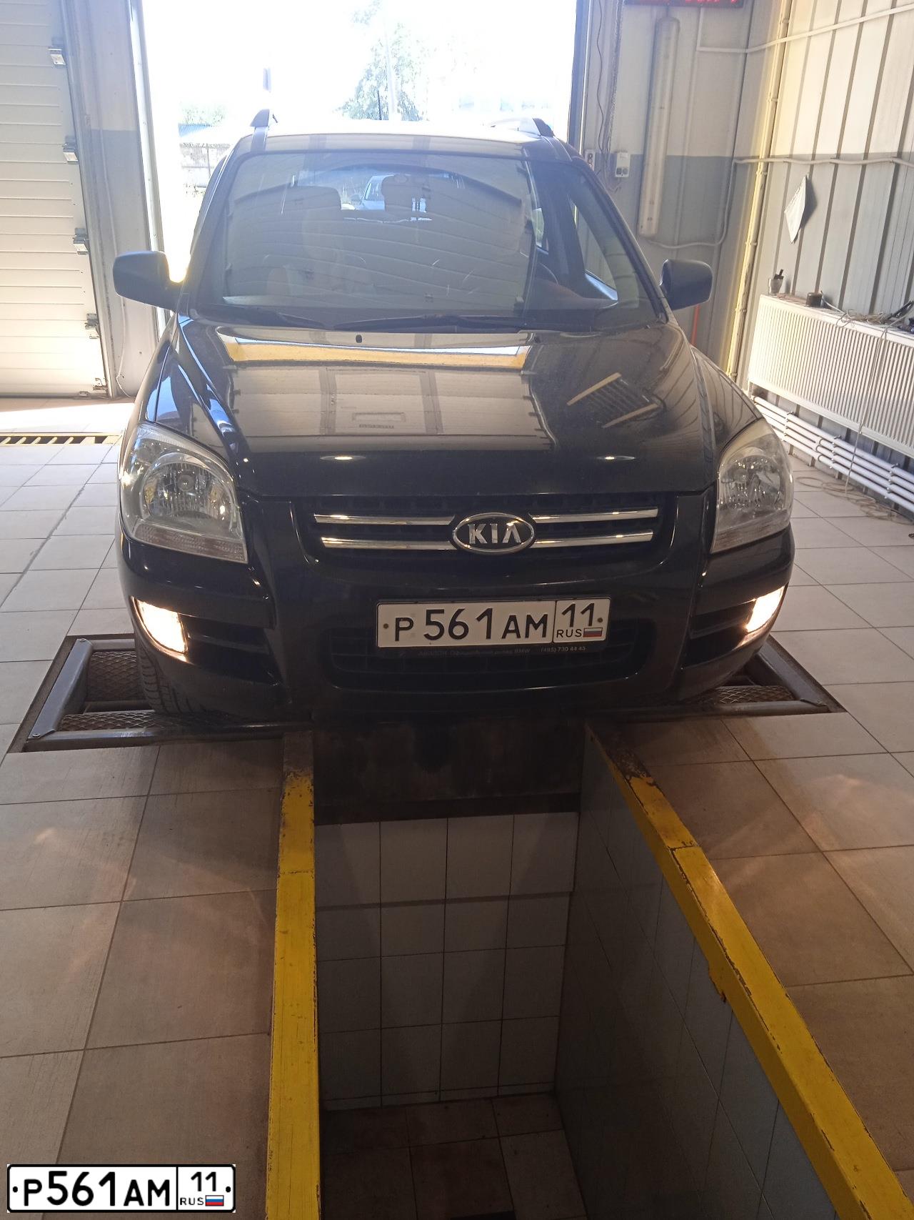 Фото автомобиля KIA SPORTAGE, 2007 — госномер Р561АМ11. Цвет: ЧЕРНЫЙ