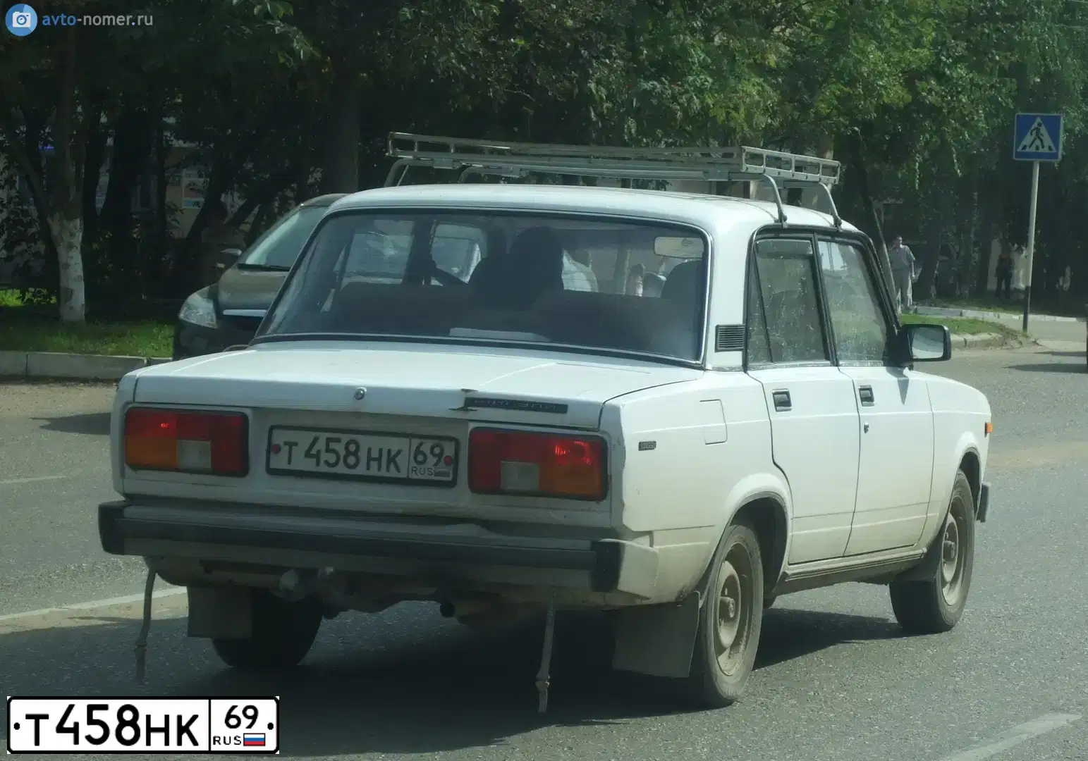Фото автомобиля LADA 2105, 2003 — госномер Т458НК69. Цвет: ЯРКО-БЕЛЫЙ