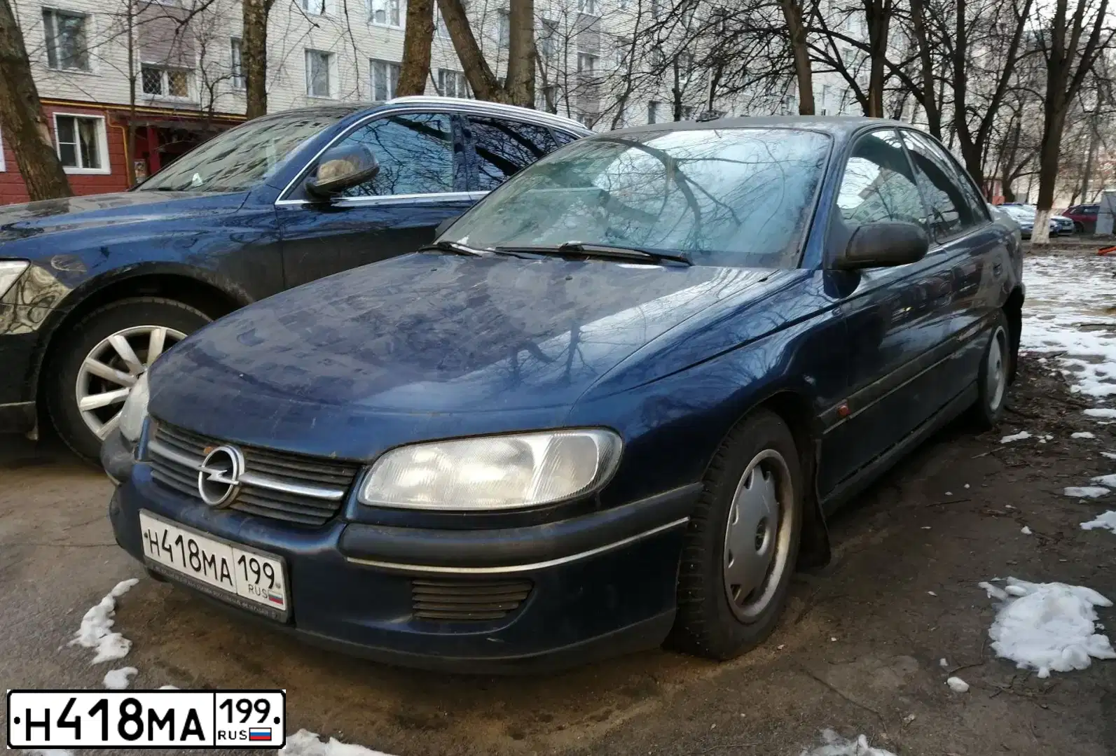 Фото автомобиля OPEL OMEGA, 1995 — госномер Н418МА199. Цвет: СИНИЙ